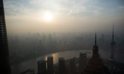 Vue de Shanghai un jour de pollution, le 28 mars 2016