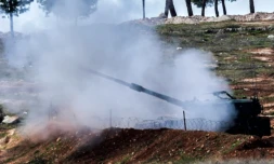 Tir d'un char turc positionné le 17 février 2016 à Oncupinar en direction de Kilis