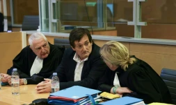 Pierre Palmade entouré de ses avocats lors de son procès au tribunal de Melun, en Seine-et-Marne, le 20 novembre 2024