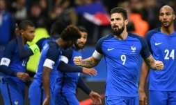 L'attaquant des Bleus Olivier Giroud (c) buteur face au pays de Galles en amical au Stade de France, le 10 novembre 2017