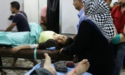 Des civils blessés dans les bombardements, soignés le 13 octobre 2016 dans un hôpital d'un quartier d'Alep tenu par les forces pro-régime