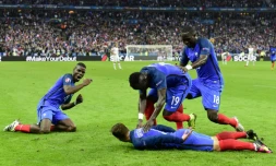 La joie des Français après le but d'Antoine Griezmann face à l'Islande en quart de finale de l'Euro, le 3 juilley 2016 au Stade de France