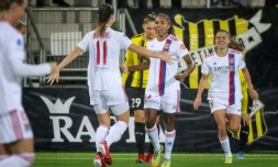 Les Lyonnaises se congratulent  après le but de Catarina Macario contre les Suédoises du BK Häcken à Göteborg, le 5 octobre 2021 