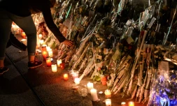 Hommage à Alexia Daval devant le commerce de ses parents à Gray (Haute-Saône) , le 2 novembre 2017.
