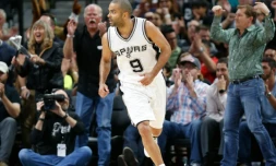 Tony Parker des San Antonio Spurs face au Thunder d'Oklahoma City, le 12 avril 2016 à San Atonio (Texas)