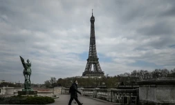 La maire de Paris, Anne Hidalgo, a demandé au préfet de police de rendre obligatoire le port du masque dans plusieurs secteurs fréquentés de la capitale