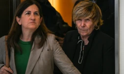 Michèle dite "Mimi" Marchand, soupçonnée de chantage à l'encontre de Karine Le Marchand, arrive au palais de justice de Paris le 26 mai 2025 pour son procès