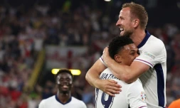 Les buteurs anglais Harry Kane (d) et Ollie Watkins contre les pays-Bas en demi-finale de l'Euro, le 10 juillet 2024 Ă Dortmund
