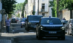 Un convoi de police arrive au palais de justice, le 15 juillet 2026 à Agen, pour une audience de Jérôme Barella, soupçonné du meurtre de la collégienne Lyhanna