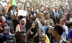 Des Soudanais manifestent en hommage aux personnes tuées tuées lors de la dispersion d'un sit-in, le 13 juillet 2019 à Khartoum