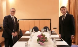 Le Premier ministre britannique Keir Starmer et le président français Emmanuel Macron lors d'une rencontre bilatérale à l'occasion de la Conférence de Munich sur la sécurité le 13 février 2026