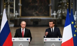 Conférence de presse des présidents français Emmanuel Macron (d) et russe Vladimir Poutine (g), le 29 mai 2017 à Versailles en région parisienne