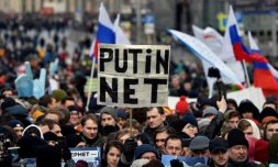 Des milliers de personnes manifestent à Moscou contre une loi pour "isoler" Internet, le 10 mars 2019