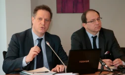 Nicolas Revel (g), directeur de l'Assurance maladie, et Emmanuel Roux, qui dirige la Mutualité française, le 17 février 2016 à Paris