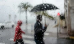 La Gironde et les Landes ont été placées en vigilance rouge dimanche par Météo France en raison de fortes pluies attendues dans la nuit ainsi qu'une partie de la journée lundi.