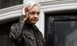 Le fondateur de WikiLeaks Julian Assange, le 19 mai 2017 à l'ambassade d'Equateur à Londres 