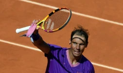 L'Espagnol Rafael Nadal, après avoir battu son compatriote Carlos Alcaraz en 16e de finale au Masters 1000 de Madrid, le 5 mai 2021