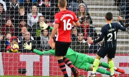 Le joueur de Manchester City David Silva (d) buteur lors de la victoire à Southampton 3-1 le 30 décembre 2018