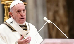 Le pape François lors de la messe de Noël en la basilique Saint-Pierre de Rome, le 24 décembre 2019 au Vatican