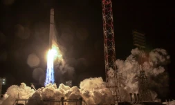Photo fournie le 27 décembre 2017 par la firme Roscosmos montrant le décollage de la fusée Zenit-2SB transportant Angosat-1, premier satellite angolais de télécoms, du cosmodrome de Baïkonour, au Kazakhstan
