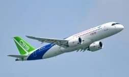 Un avion chinois C919 lors d'une avant-première au salon aéronautique de Singapour, le 18 février 2024