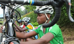 Des coureurs cycliste rwandais du centre d'entraînement de Musanze le 11 novembre 2015