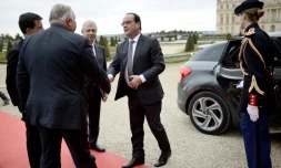 Le président François Hollande arrive à Versailles, le 16 novembre 2015