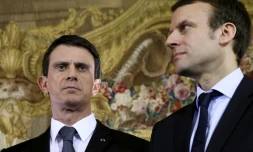 Manuel Valls (g) et Emmanuel Macron lors d'une conférence de presse à Paris le 8 février 2016