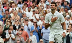 Novak Djokovic ravi de sa victoire sur le Sud-Coréen Kwon Soon-woo pour son entrée en lice à Wimbledon, le 27 juin 2022 