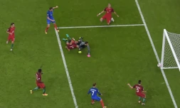 Le tir sur le poteau de l'attaquant français André-Pierre Gignac, en finale de l'Euro face au Portugal, le 10 juillet 2016 au Stade de France