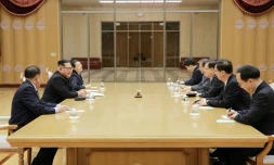 Photo fournie par l'agence officielle nord-coréenne de la rencontre entre Kim Jong-Un et une délégation sud-coréenne, le 5 mars 2018