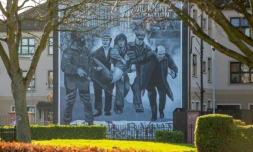Une fresque représentant les manifestations du Bloody Sunday, dans le quartier catholique de Bogside, à Londonderry