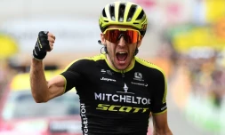 Le Britannique Simon Yates remporte la 12e étape du Tour de France, le 18 juillet 2019 à BagnÚres-de-Bigorre