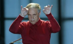 Le chef d'orchestre et compositeur français Pierre Boulez au centre Georges Pompidou à Paris le 5 avril 1994