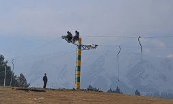 Absence de neige sur les pistes de la station de Gulmarg, dans l'Himalaya indienne, le 17 janvier 2024