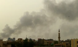 De la fumĂ©e au-dessus de Khartoum, oĂč les combats font toujours rage, le 29 mai 2023