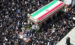 Une foule immense rassemblée à Téhéran pour les funérailles du président Ebrahim Raïssi, le 22 mai 2024 en Iran