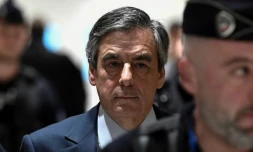 L'ancien Premier ministre François Fillon entre au tribunal, à Paris, le 27 février 2020