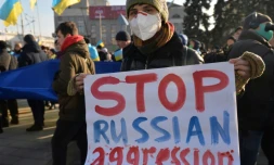 Un manifestant contre une "agression russes" à Kharkiv, dans l'est de l'Ukraine, le 5 février 2022