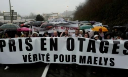 Plusieurs centaines de personnes se sont recueillies le 27 décembre 2017 à Pont-de-Beauvoisin en Isère pour rendre hommage à la petite Maëlys disparue dans la nuit du 27 août 2017