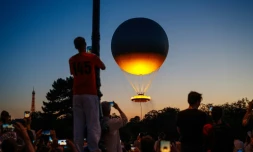 La vasque des Jeux Olympiques de Paris 2024 dans le Jardin des Tuileries à Paris le 28 juillet 2024