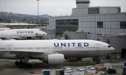 La compagnie américaine United Airlines, ici à San Fransisco le 7 juillet 2015, est critiquée pour l'expulsion musclée d'un passager