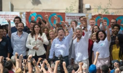 Jean-Luc Mélenchon (centre) et des militants de La France Insoumise à Marseille le 27 août 2017 