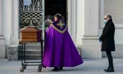 Enterrement au cimetière de Seriate, près de Bergame, dans le nord de l'Italie, le 20 mars 2020