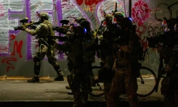 Intervention de policiers fédéraux lors d'une nuit de manifestations contre les violences policières, le 29 juillet 2020 à Portland