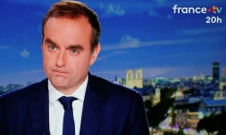 Le Premier ministre sortant, Sébastien Lecornu, sur le plateau de la télévision  France 2 à Paris, le 8 octobre 2025