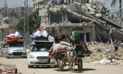 Des déplacés palestiniens arrivent à Khan YounÚs, dans le sud de la bande de Gaza, le 9 mai 2024