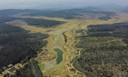 Vue aérienne du lac Peñuelas, dans la région de Valparaiso, le 18 mars 2022, qui n'est plus qu'à 0,2% de sa capacité