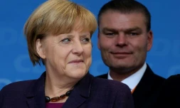 La chancelière allemande Angela Merkel et le ministre de l'Intérieur de Saxe-Anhalt Holger Stahlknecht à Magdebourg le 17 septembre 2013
