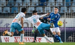 Le milieu de Marseille Morgan Sanson (c) marque l'unique but du match sur le terrain de Strasbourg, le 6 novembre 2020  